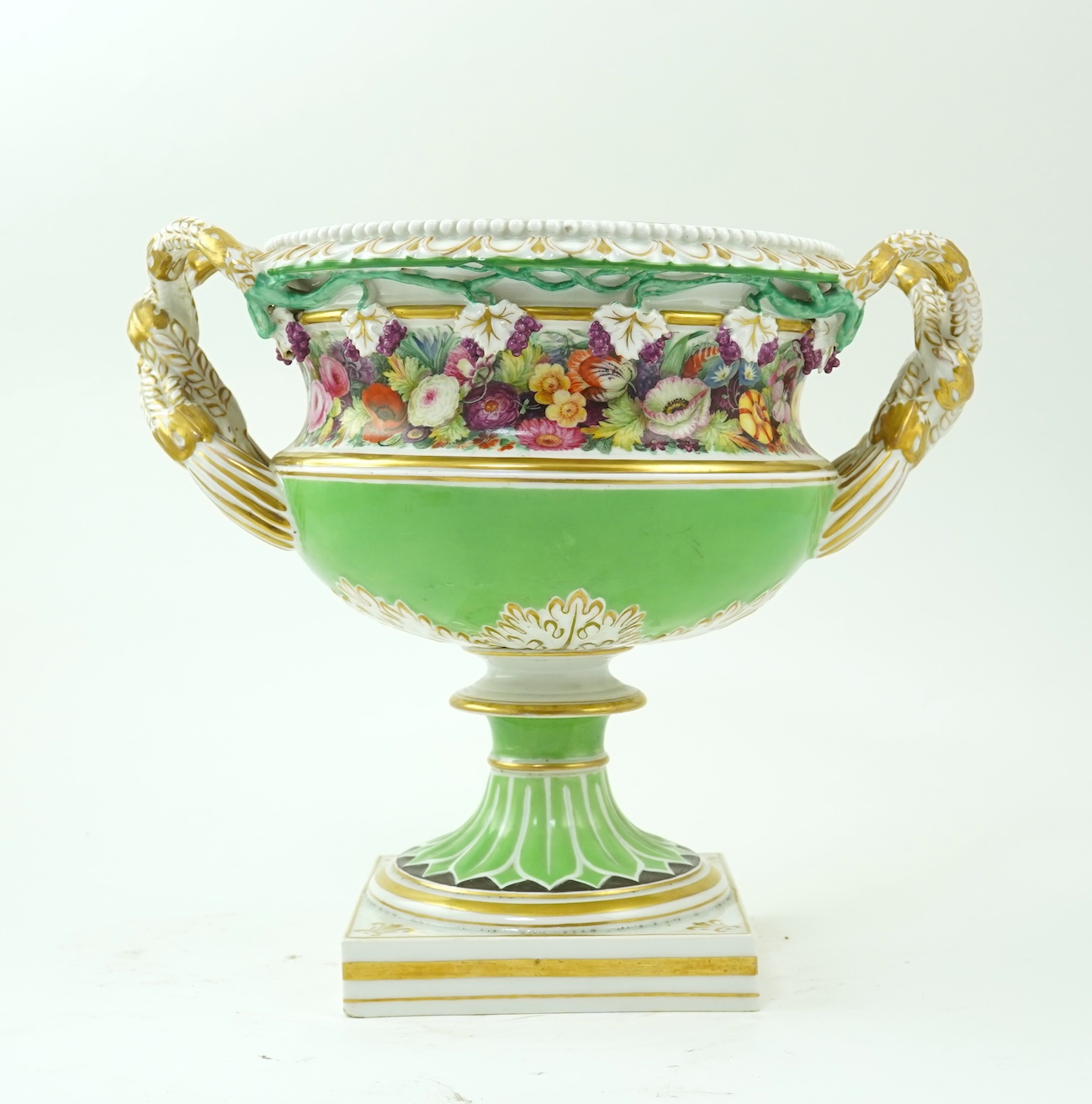 An impressive English porcelain ‘Warwick’ vase, c.1820